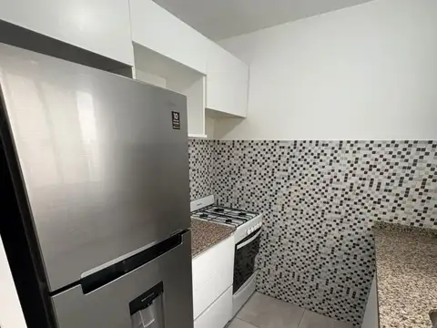 ALQUILER DEPARTAMENTO AL FRENTE 3 AMB CON COCHERA SIN MUEBLES , CASEROS CENTRO (OPCIONAL CON MUEBLES)