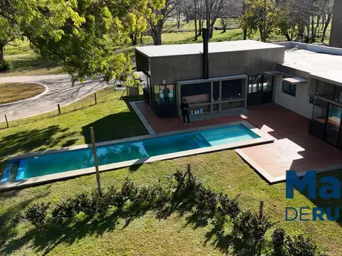 Casa en Venta con 2 cocheras