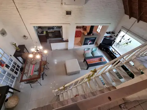 Casa 6 ambientes con 4 baños