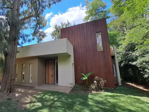 Venta. Casa a estrenar 3 amb  Pileta y monoambiente. Apto Crédito. Parque Jularo