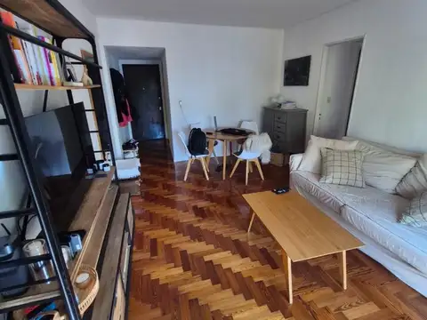 DEPARTAMENTO 3 AMB AL FRENTE CON BALCON 3 PISO POR ESCALERA