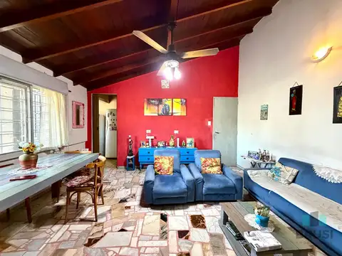 Casa 7 ambientes con 2 baños