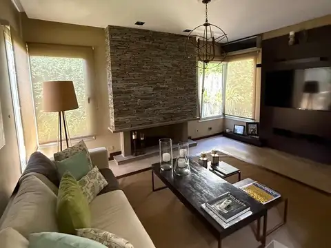 Casa 5 ambientes con 3 baños