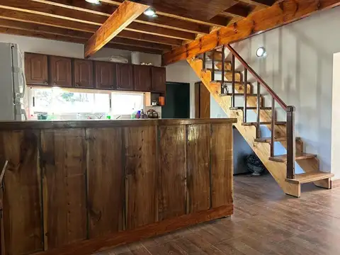 Casa 6 ambientes con 2 baños