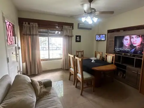 Casa 4 ambientes con 2 baños