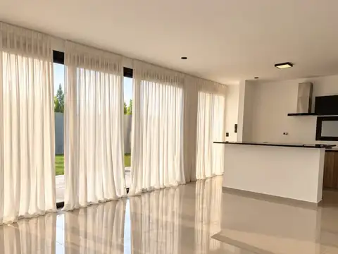 Casa en Alquiler en Neuquén, $ 3.600.000