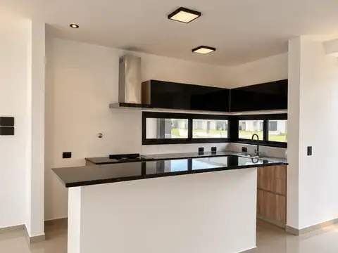 Casa 5 ambientes con 2 baños