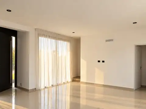Casa en Alquiler de 3 dormitorios