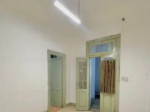 DEPÓSITO/GALPÓN EN ALQUILER EN CABALLITO C/OFICINA