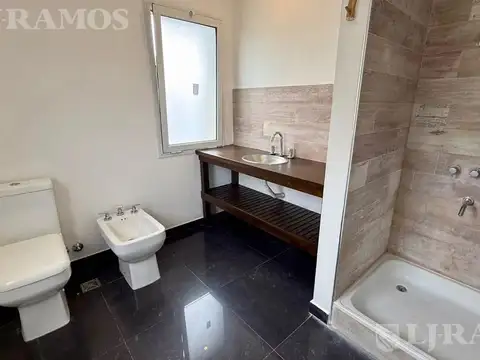 Casa a la Venta en Canton Norte con Pileta en 1 Planta PG