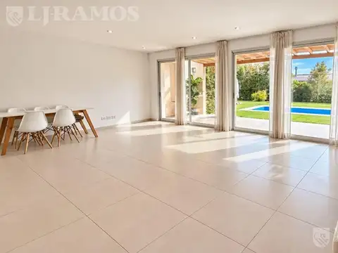 Casa a la Venta en Canton Norte con Pileta en 1 Planta PG