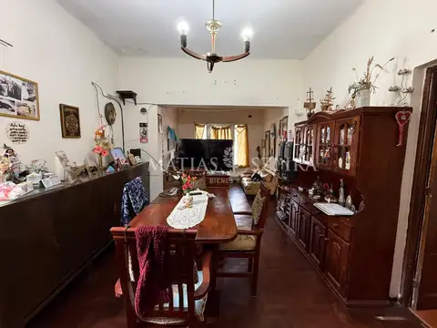 Casa 6 ambientes con 2 baños