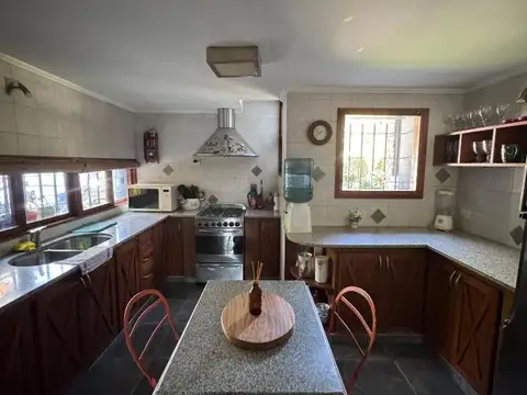 Casa 4 ambientes con 3 baños