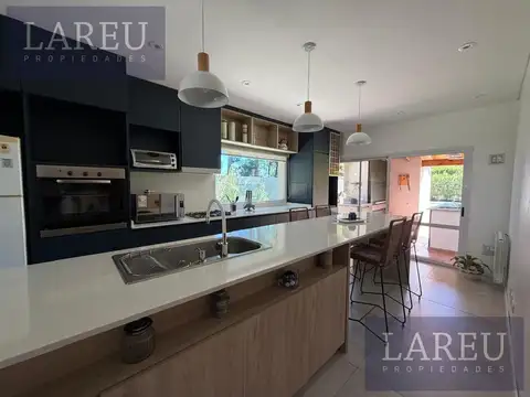 Casa en Venta con 3 cocheras