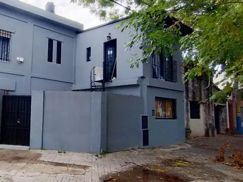 Venta Casa 2 dormitorios   2 monoambientes Echesortu