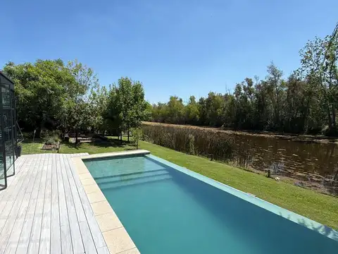 Casa en venta al lago en Acacias Puertos