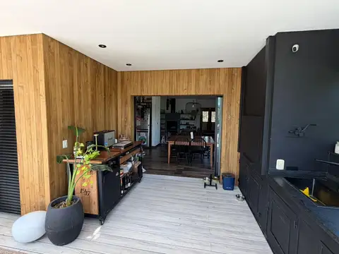 Casa 5 ambientes con 2 baños