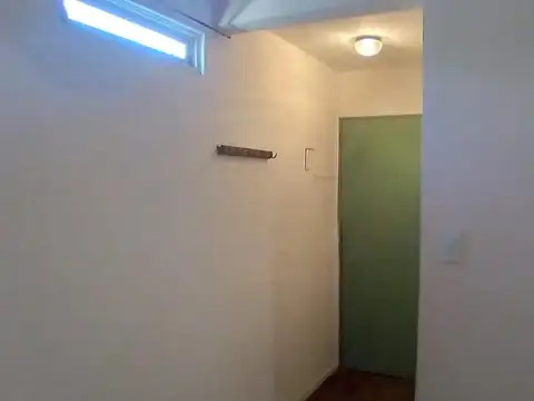 1 AMBIENTE LUMINOSO A PASOS AV RIVADAVIA