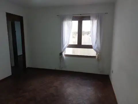 Avenida Pellegrini 200, Piso 1