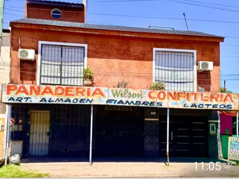 DEPARTAMENTO, TRES LOCALES Y GALPON A LA VENTA