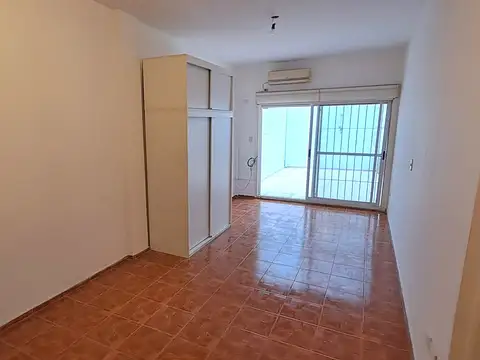 MONOAMBIENTE CON PATIO