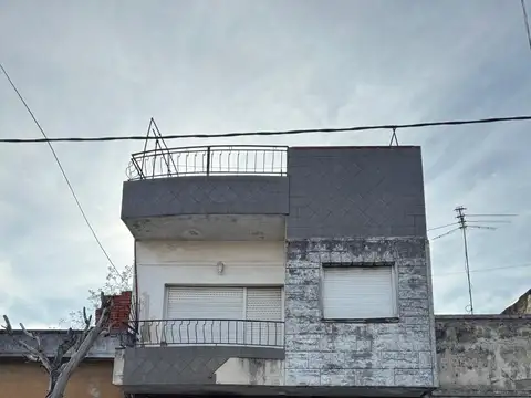 A REFACCIONAR PH 3 AMBIENTES TIPO CASA PATIO Y TERRAZA