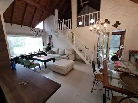 ¡UNA PROPIEDAD EXCEPCIONAL! Alquiler de Chalet de Máxima Categoría sobre 4 Lotes en Country Banco Provincia Francisco Álvarez