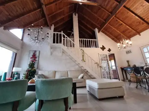 Casa 5 ambientes con 4 baños