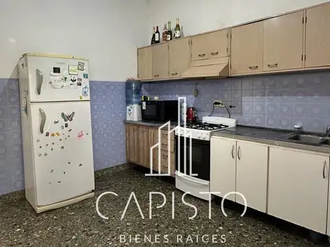 Casa 7 ambientes con 2 baños