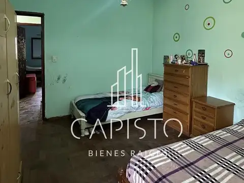 Casa 7 ambientes con 2 baños