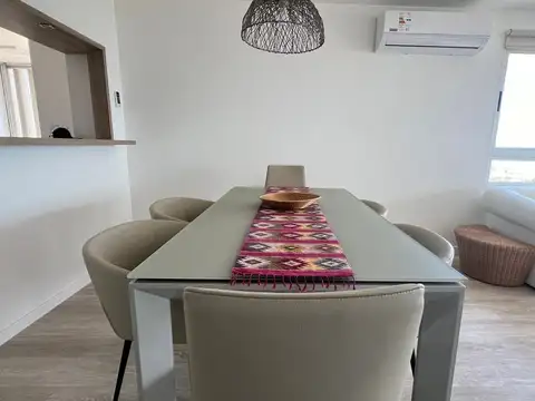 Departamento en Alquiler en Playa Mansa, USD 1.400