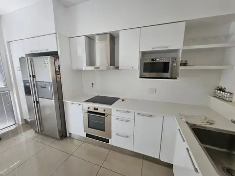 VENTA CASA AMOBLADA CON BAJADA AL LAGO CARLOS PAZ