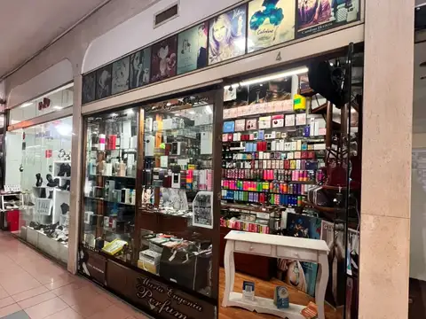 LOCAL EN VENTA DENTRO DE GALERIA EL SOL MORON CENTRO
