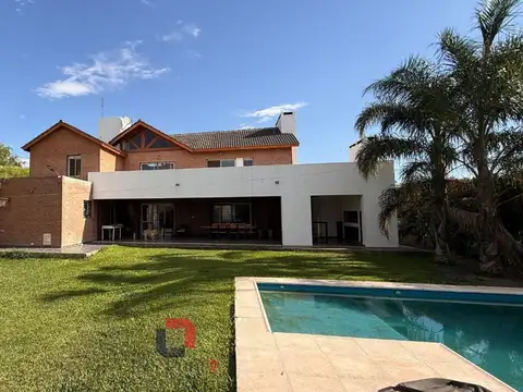 Casa en Barrio Privado LOS SAUCES  (zona sur) ESCRITURA
