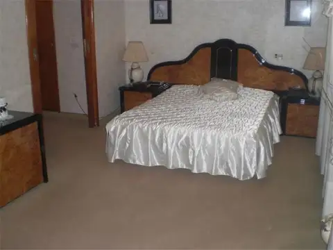 VENTA HERMOSO CHALET PROPIEDAD 10 ANOS DE ANTIQUEDAD POR ANDRES FERREYRA 2900 CASEROS