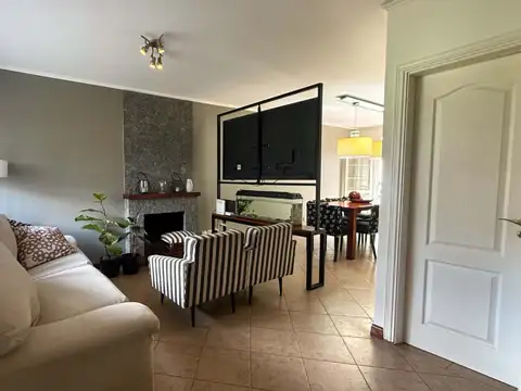 Depto Tipo Casa en Venta de 5 ambientes