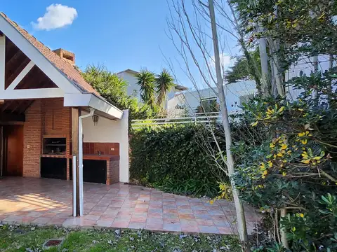 Casa 6 ambientes con 3 baños