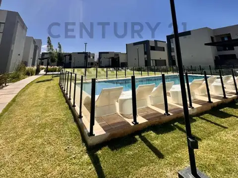 DEPARTAMENTO CON HERMOSO JARDIN Y PILETA