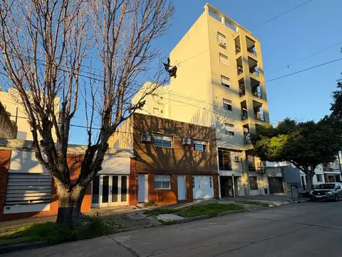 21 e/ 38 y 39 al 100