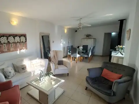 Casa 7 ambientes con 3 baños