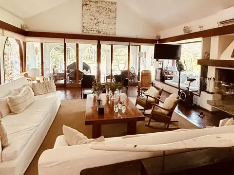 Casa en Venta con 2 cocheras