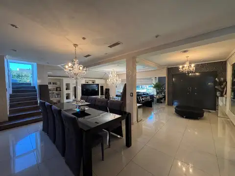Casa en Venta con 5 cocheras