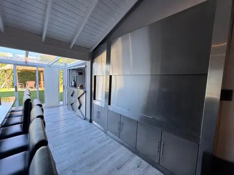 Casa en Venta con 5 cocheras