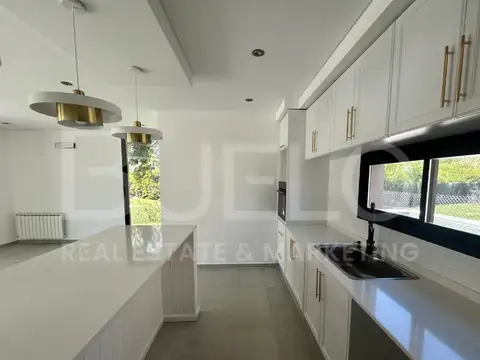 Casa 4 ambientes con 3 baños