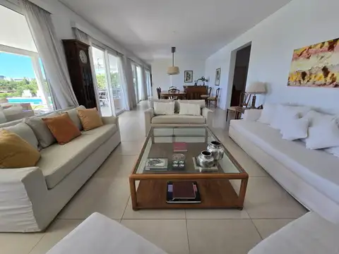 Casa en Venta de 5 dormitorios