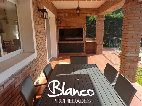Casa 4 ambientes con 3 baños