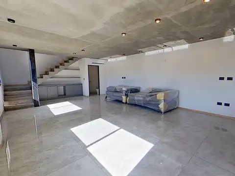 Triplex  4 amb con Jardín Parrilla y Cochera
