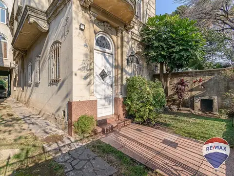 Casa 10 ambientes con 5 baños