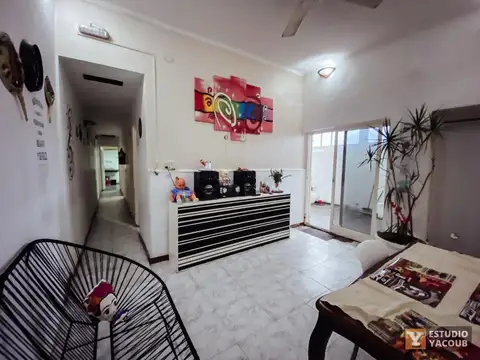 Casa en venta - 4 dormitorios 4 baños - 186mts2 - La Plata