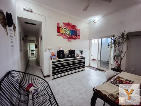 Casa en venta - 4 dormitorios 4 baños - 186mts2 - La Plata